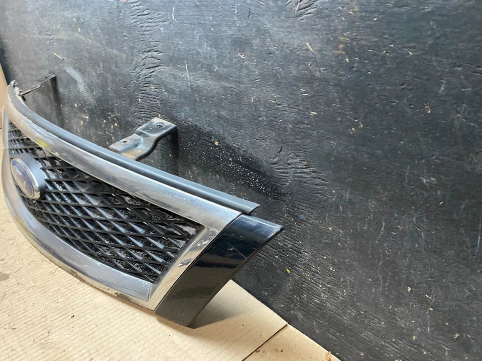 2005 2006 2007 Ford Five Hundred Front Upper Grill Grille Logo Emblem U7759 DG - Image 2 of 4