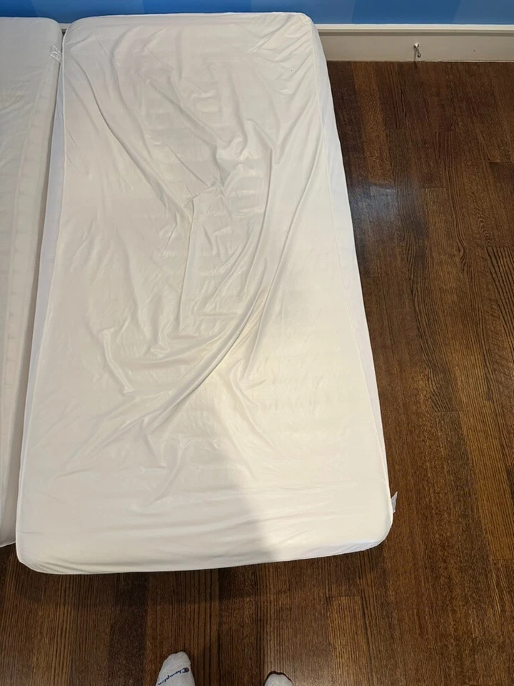 Par de colchones dobles - Se pueden combinar para formar King - Limpios y cómodos Foto 3 de 3