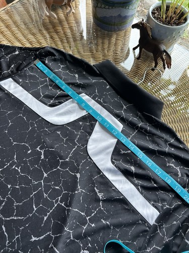 Camisa Polo J.Lindeberg Para Hombres XXL Negra Estampado de Grietas Yugo Logo Ajuste Reg Tecnología de Golf - Imagen 10 de 10
