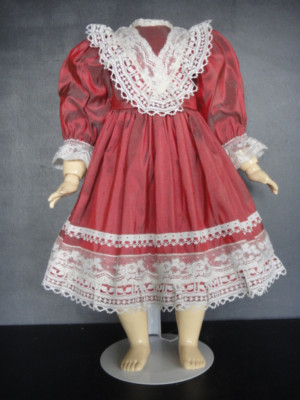 Poupée de porcelaine blonde robe rose pâle Univers Poupées - La