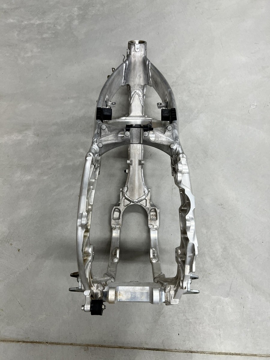 2020 Yamaha YZ450F OEM Frame B2W-21101-00-00 Chassis YZ450F 2020
