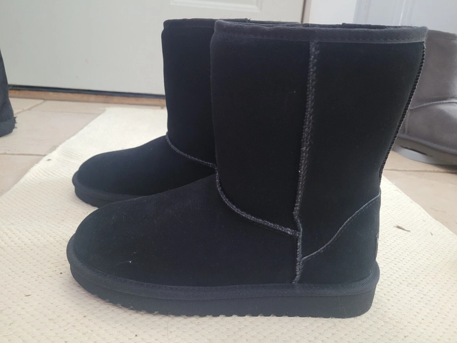 Stivali Koolaburra by UGG Koola corti neri scamosciati donna taglia 5 NUOVI senza scatola