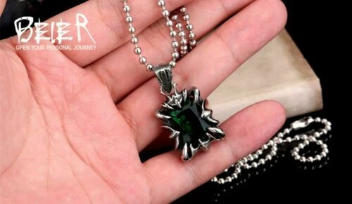 Catene, collane e pendagli da uomo neri di pietra principale zircone