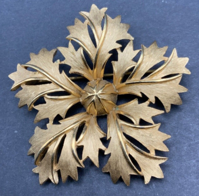 Vintage Crown Trifari Mid Century Goldtone Floral Leaf Pin Brooch 2.25 