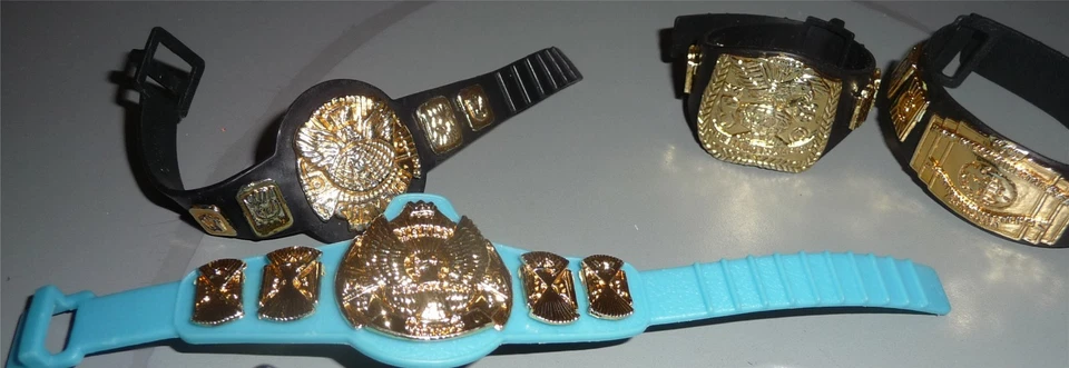 Lote de cinturones de título de campeonato WWE Jakks para figuras de acción de lucha libre sueltas LEER Foto 2 de 4