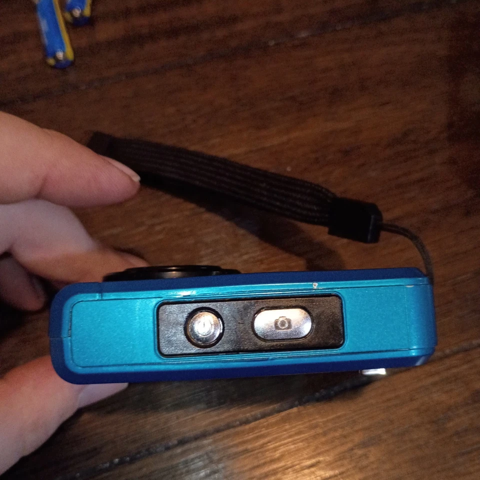 Polaroid Is048 16 Megapixels 3M WaterProof Teal Camera Tested works great - Image 3 of 4