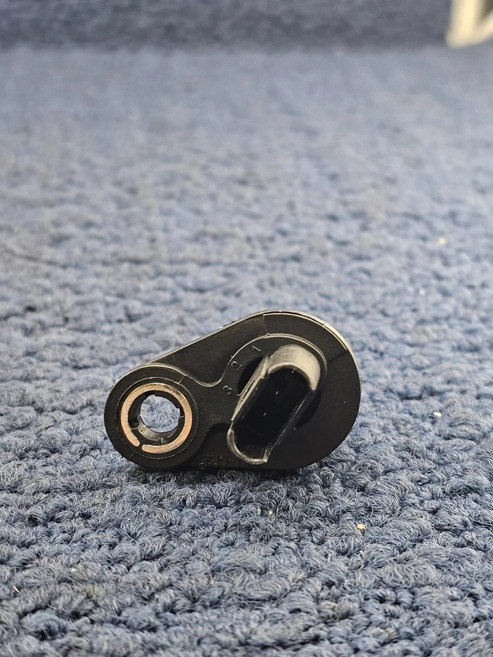 Sensor de posición del árbol de levas del motor CSC1112 Premium para BMW 535i GT 2011-2013 Foto 3 de 4