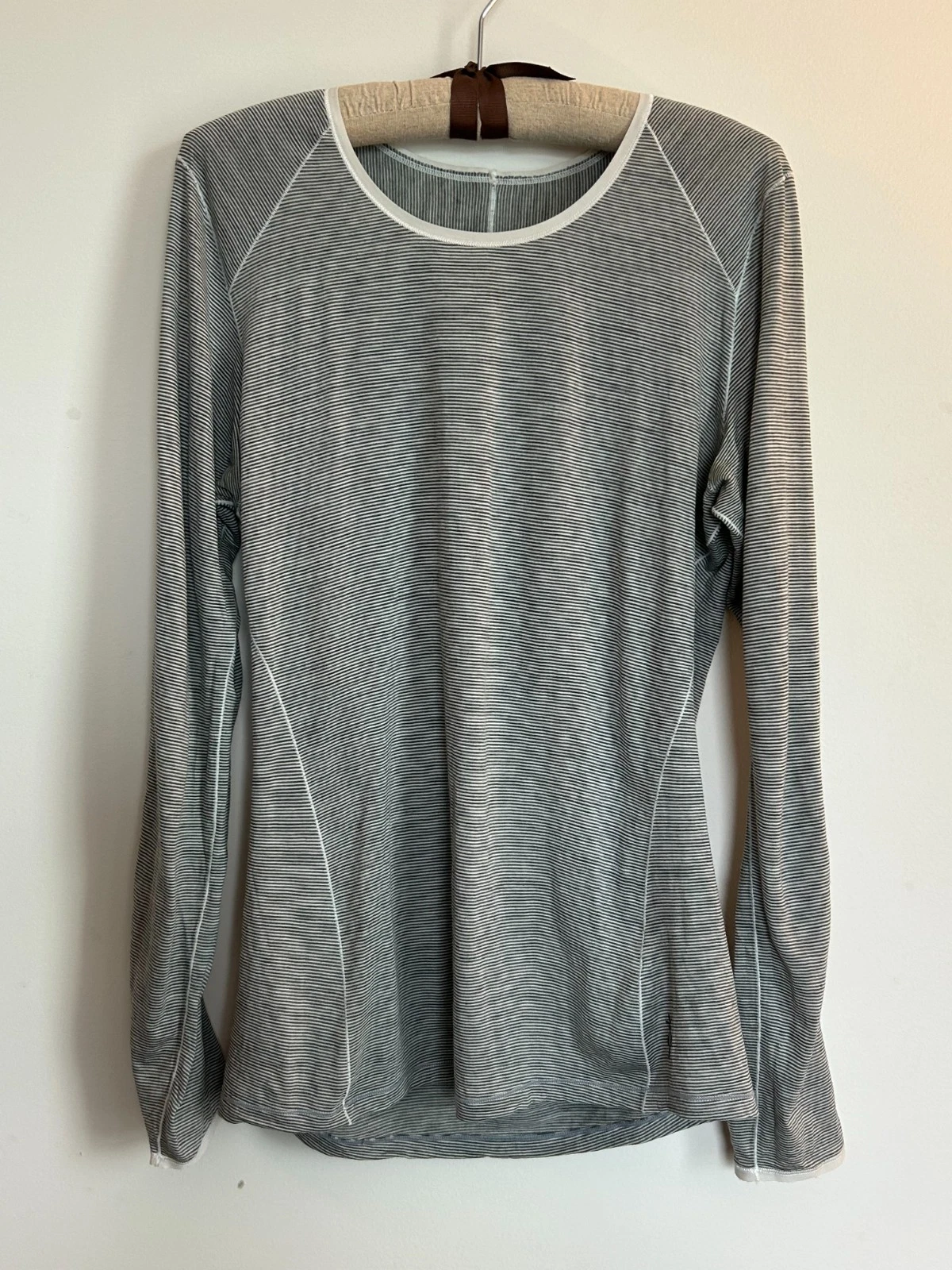 Smartwool Shirt Women's L Gray Cream Striped 100% Merino Base Layer Long Sleeve