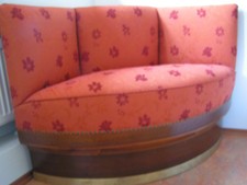 Sofa,2 Sitzer, halbrund, Einzelstück,für eine Ecke oder frei stehend, orange