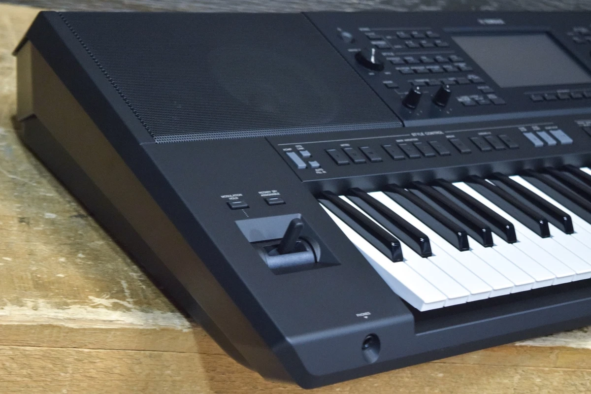 Yamaha PSR SX900 Digital Workstation 61 Key Organ Initial Touch