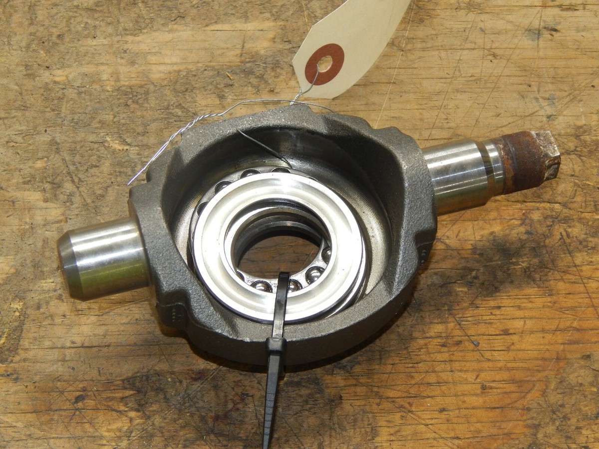 Toro Timecutter #74327 Z420 (Zero Turn) Swash Plate Trunion 104