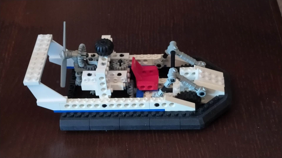 LEGO Technic 8824 Hovercraft, foto 3 di 5