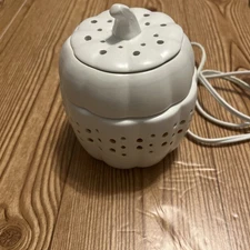 Partylite ScentGlow Electric Wax Melter Warmer Autumn Pumpkin White P90776