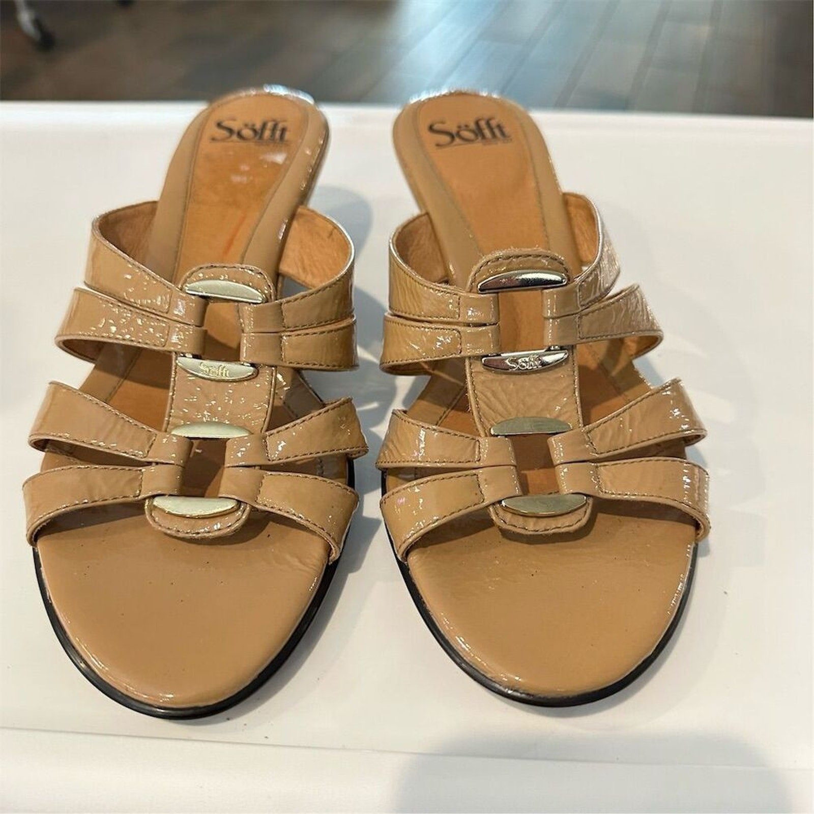 APL Sandali donna Sofft marroni slide tacco zeppa accenti metallo casual taglia 10