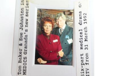 Tom Baker & Sue Johnston Medics 35mm Cellulose Dia klarer Fokus keine Reflexion