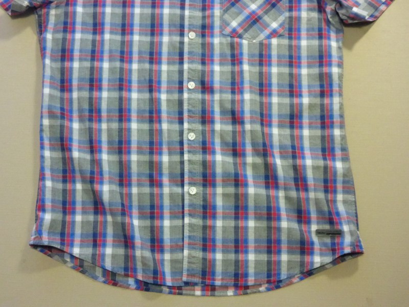 087 MENS NWOT MOSSIMO GREY / BLUE / RED CHECK S/S SHIRT SZE MEDM $100 RRP. image 3