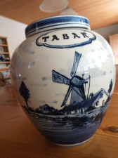 Delfts  blue. Großer Tabaktopf mit wunderschönem Dekor.