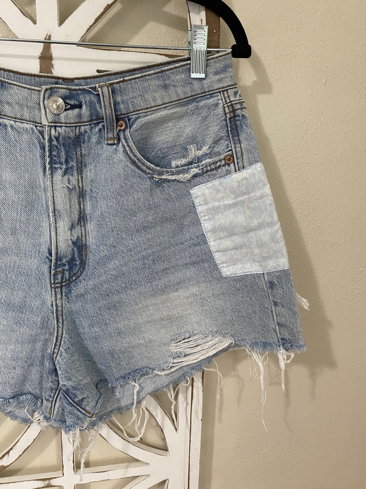 AMERICAN EAGLE size 8 DISTRESSED PATCHWORK HIGHES… - image 3