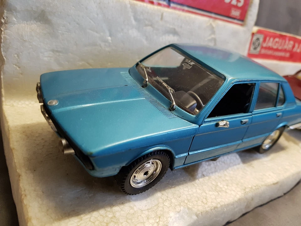 2x VINTAGE POLISTIL 1.25 SCALE BLUE B.M.W 525 & MAROON JAGUAR XJ6 FAIR IN POLYST - Image 2 of 4