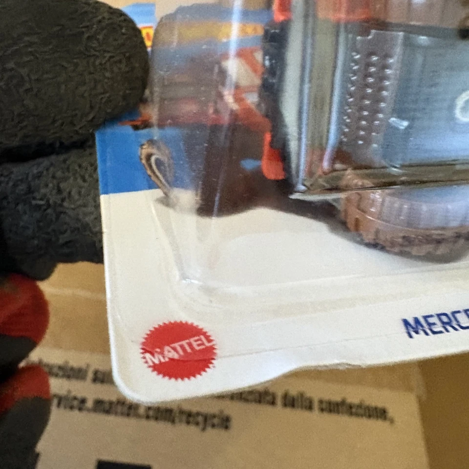 HOT WHEELS Mercedes-Benz Unimog 1300L - MAINLINE - Immagine 2 di 4