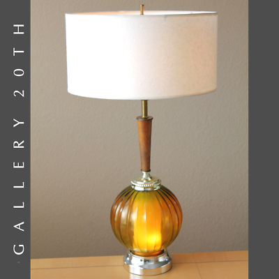 WONDERFUL! LIGHT UP BASE MID CENTURY ATOMIC TABLE LAMP! AMBER GLASS VTG 50S  60S