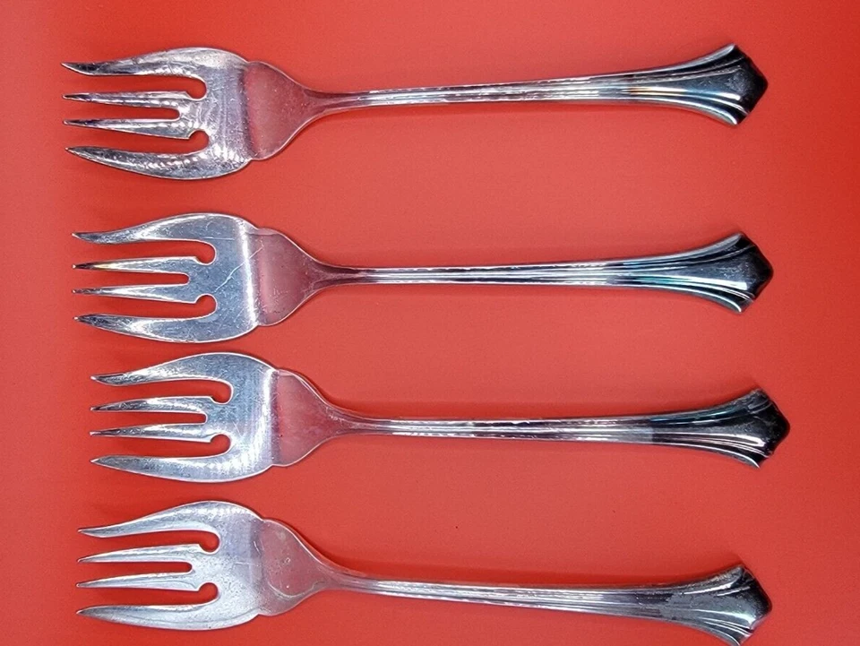 Tenedor para ensaladas Reed & Barton English Chippendale en estado usado como encontrado. Foto 2 de 4