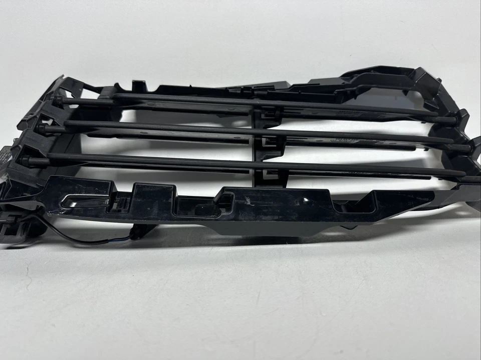 2021-2024 PARAGOLPES DELANTERO DERECHO PASAJERO INFERIOR REJILLA OBTURADOR Foto 4 de 4