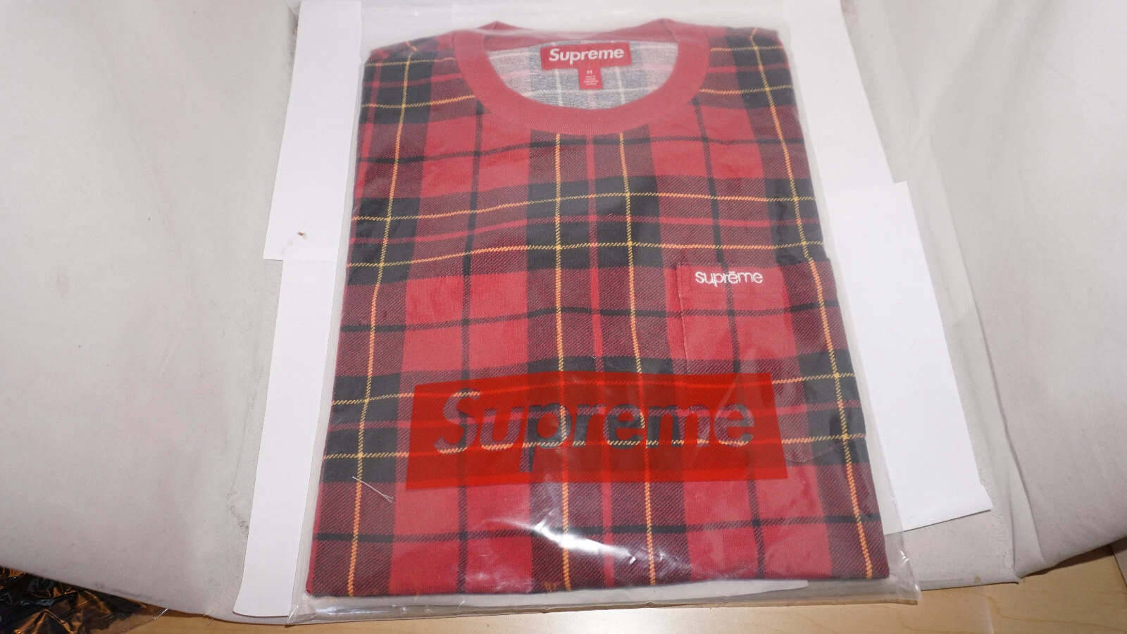 T shirt de poche à manches courtes Supreme à carreaux rouges grand 23SS