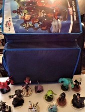 Disney Marvel Infinity Superheroes 17 slot travel case with 31 pieces, 21- 2-4" 
