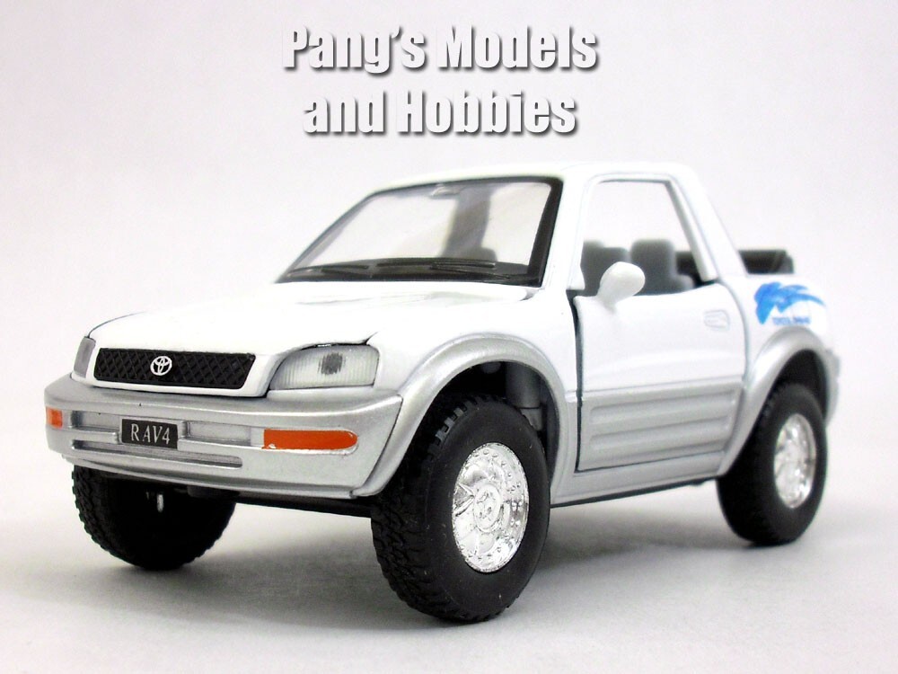 Toyota RAV4 Cabriolet 1/32 Scale Diecast Model by Kinsmart - White