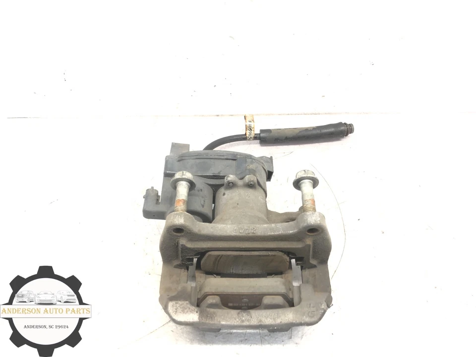 Pinzas de freno traseras para pasajero derecho Cadillac CT6 2016-2020 con pastillas OEM Foto 3 de 4