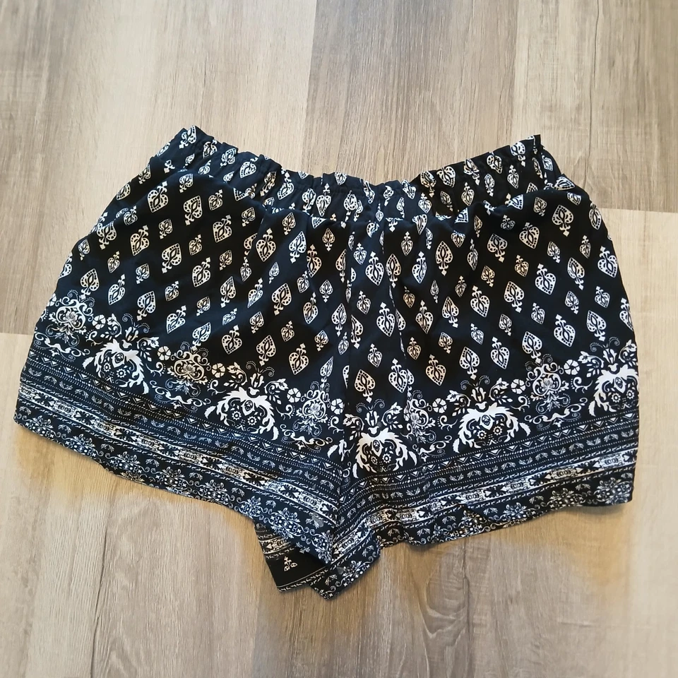 Rue21 Junior Size L Black White Pull-On Elastic Waist Boho Style Shorts - Image 2 of 4