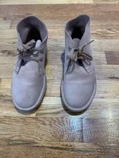 Clarks Boys Desert Boots Size 5w Khaki Color. Used Excellent Condition