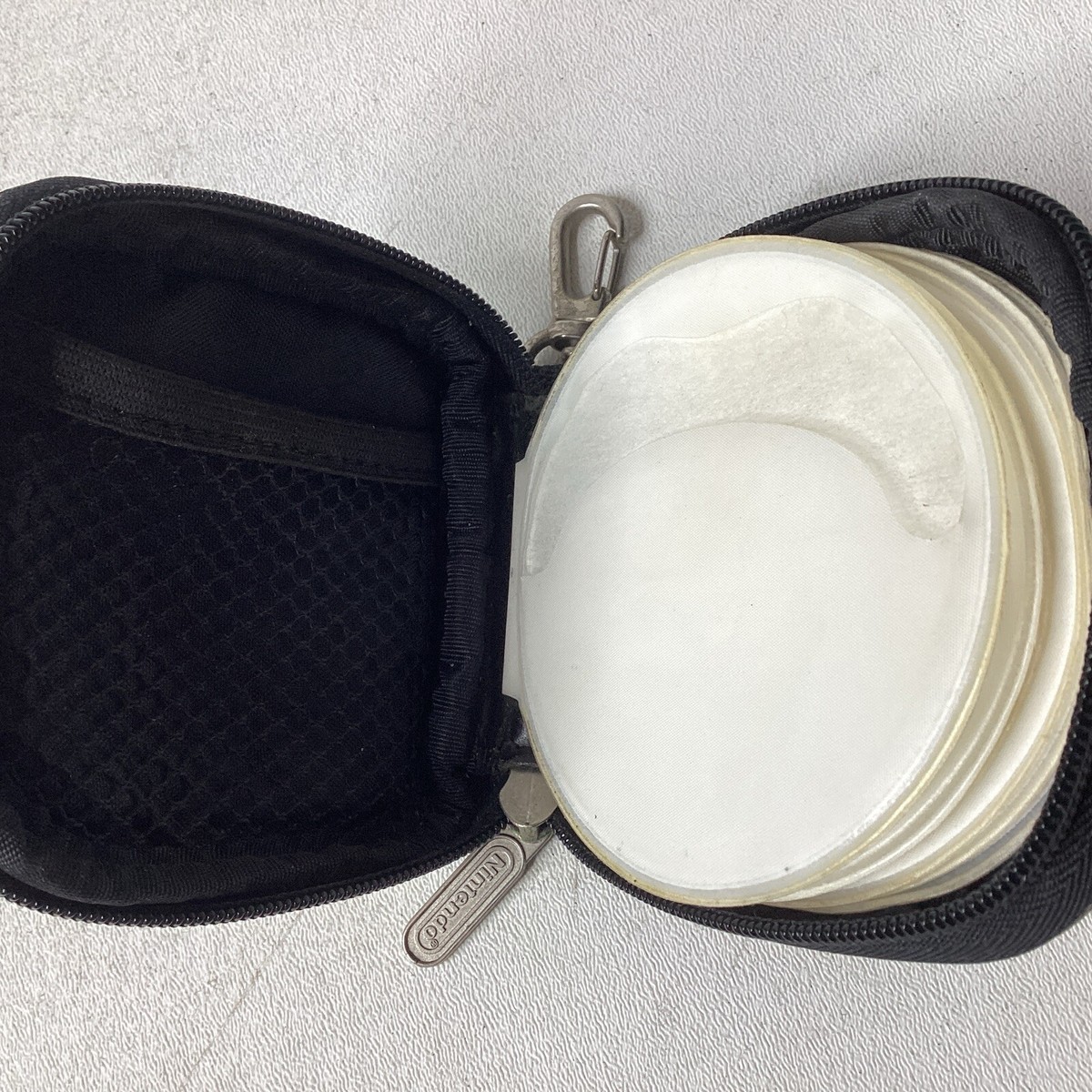 Official Nintendo Gamecube Gray 12-Game Disc Travel Carrying Case