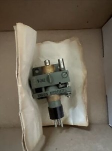 Tube Klystron VARIAN BLK-022 – Pièce électronique Vintage Raytheon