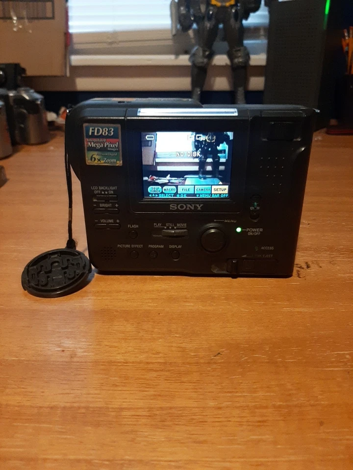 Sony Mavica MVC-FD83 0.9 MP Digital Camera - Silver Tested No Battery - Image 2 of 3