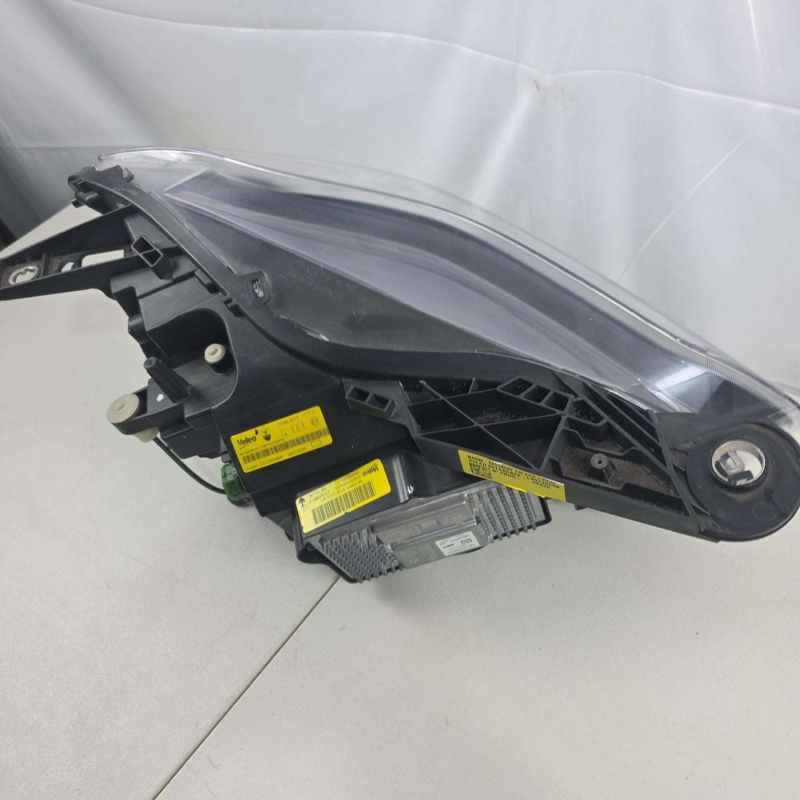 Maserati Quattroporte Left Headlight P/N 670100615
