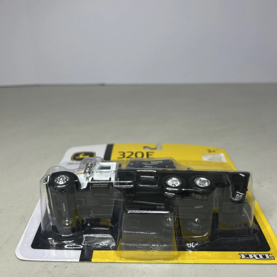 1/64 John Deere 320E Skid Steer Loader With Peterbilt Model 367 Straight Truck - Image 3 of 4