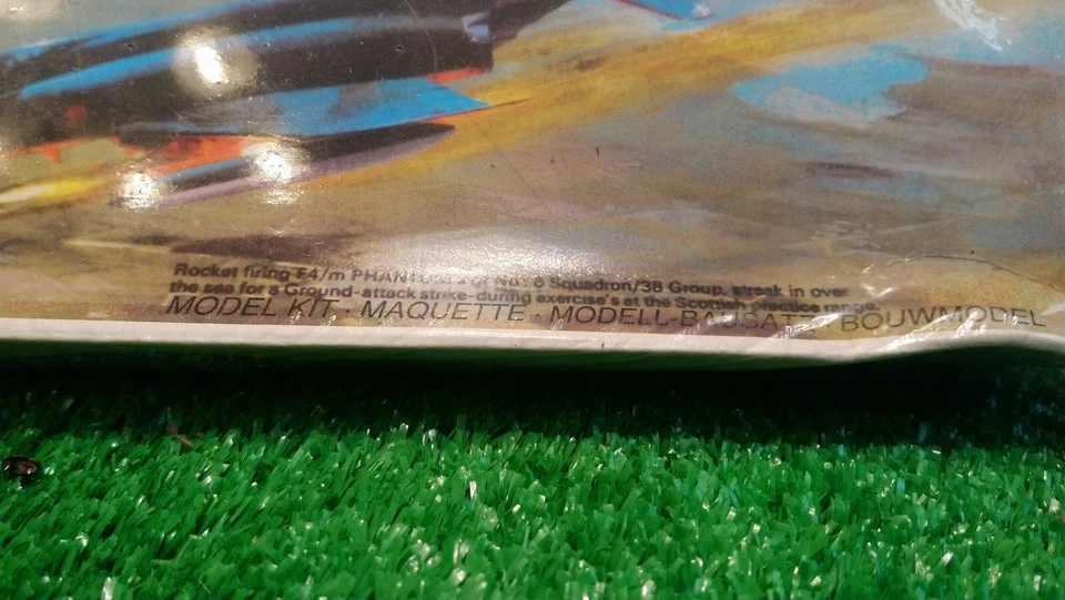 MODELLISMO AEREO  - MATCHBOX PHANTOM F 4M/K SCALA 1:72  KIT A 3 COLORI - Immagine 3 di 4