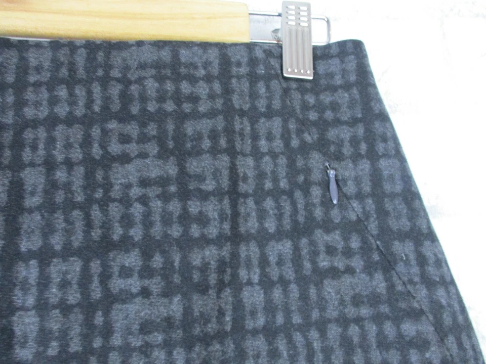 Sportscraft pencil skirt Black grey print 10 womens back slit  - Image 3 of 4