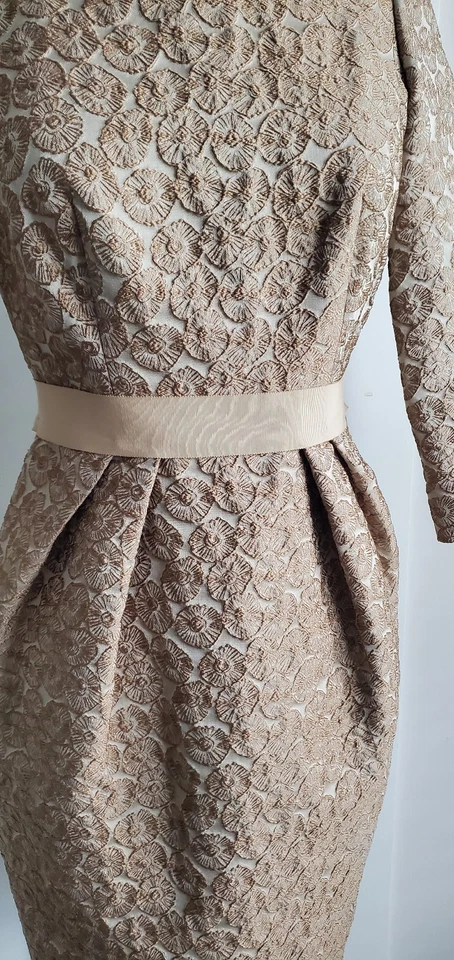 Vestido Vaina CH Carolina Herrera Beige Floral Bordado Cuello Barco Manga 3/4 2 Foto 4 de 4