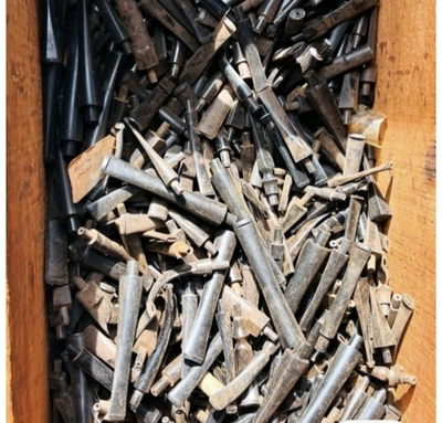 #ad vintage pound of mix vulcanite stems $70.00