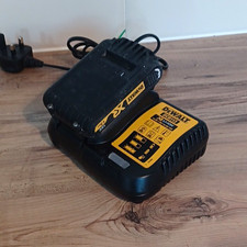 DEWALT DCB113 XR Li-Ion 18V Battery Charger with 1.5Ah Battery Charges 1