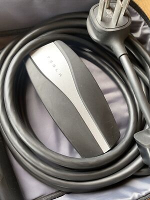 Tesla Universal Mobile Connector Wall Charger 1101789-00-H CORD