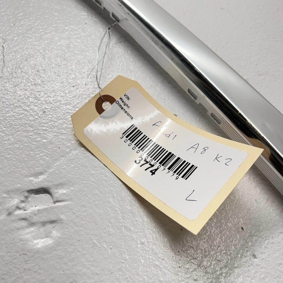 ЛЕВАЯ МОЛДИНГОВАЯ ЛЕНТА ДЛЯ КУЗОВА СО СТОРОНЫ ВОДИТЕЛЯ AUDI A8 QUATTRO 2011-2016 ОТ ОРИГИНАЛЬНОГО ПРОИЗВОДИТЕЛЯ - Изображение 3 из 4