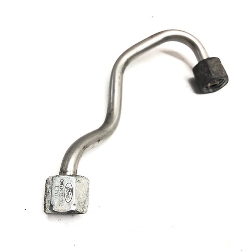 Fuel injector supply pipe
