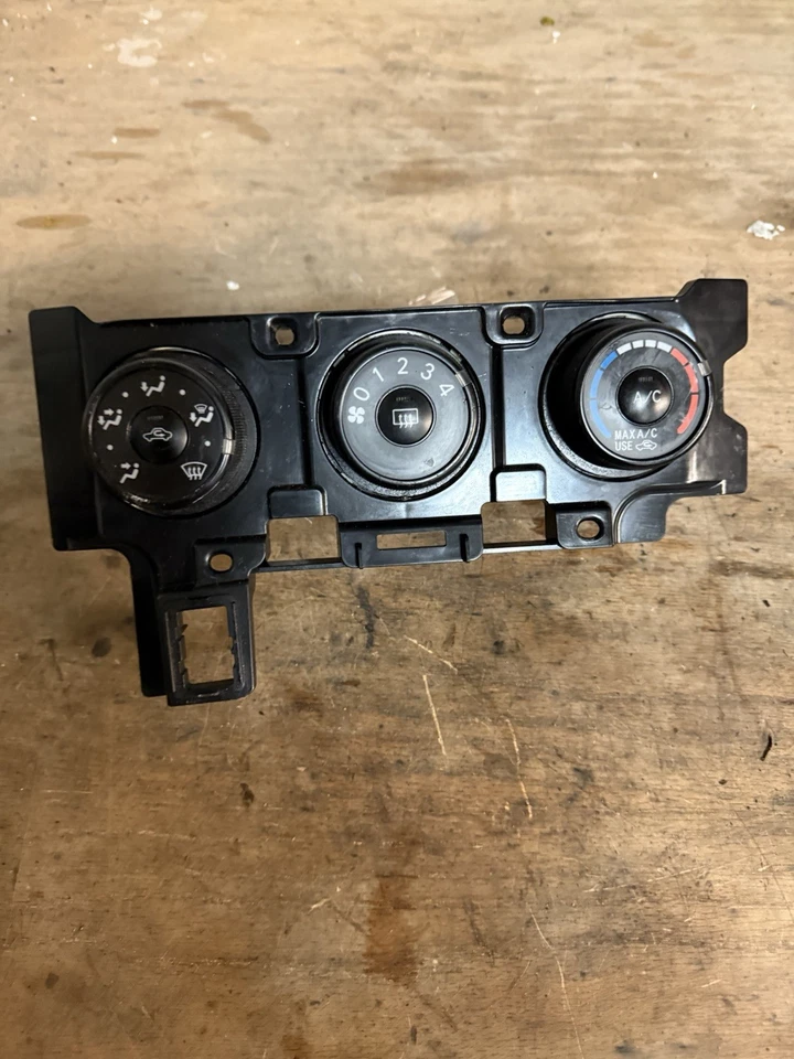 09 10 2009 2010 Pontiac Vibe Temperature Climate Control Dash A/C Heat AC - Image 2 of 4