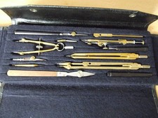 großer alter Zirkelkasten 12 teilig.; "E.O. Richter & Co Präcision"; vollständig