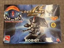 + AMT ERTL 1998 Lost In Space Robot Model Kit NIB 8458