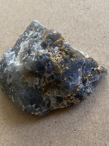 Rare Gold on Quartz Shamva Mine Mashonaland Zimbabwe 28 Gram 4x4x2.5 Cm
